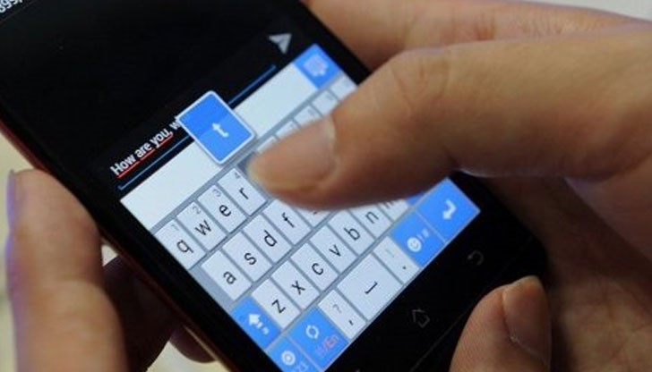 Текстовите съобщения сега са преобладаващ начин за комуникация за повечето хора на възраст под 50 години Текстовите съобщения сега са преобладаващ начин за комуникация за повечето хора на възраст под 50 години