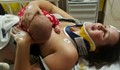 Майка, кърмеща бебето си след катастрофа, разтърси интернет
