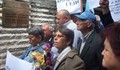 Татари от Ветово протестират пред Руското консулство