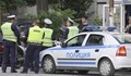 Роми налетяха на полицаи