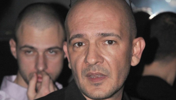 Близки до Годжи твърдят, че целият този стрес не понесъл добре на китариста Близки до Годжи твърдят, че целият този стрес не понесъл добре на китариста