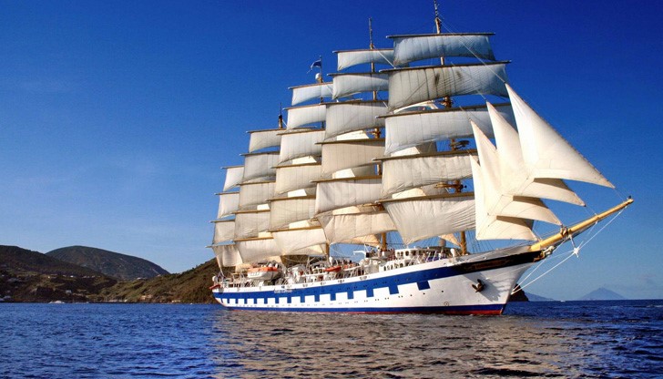 Луксозният пасажерски кораб Royal Clipper е обявен от "Гинес" за най-големия действащ ветроход