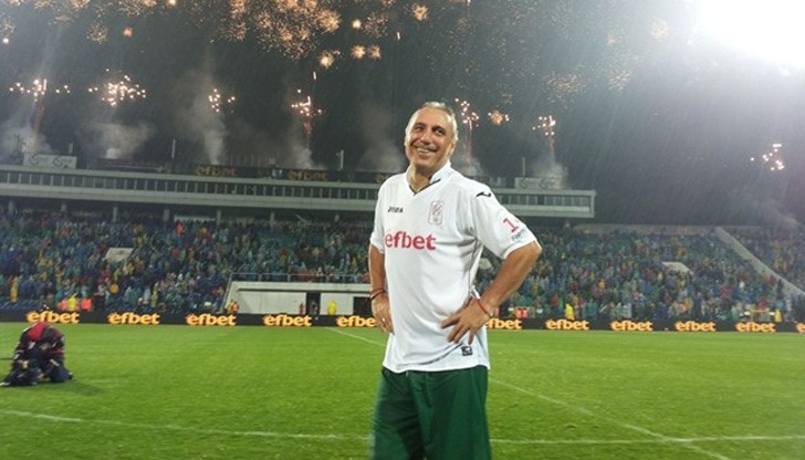 Петдесетина деца с гайди накараха публиката да замълчи от възторг в началото на бенефиса