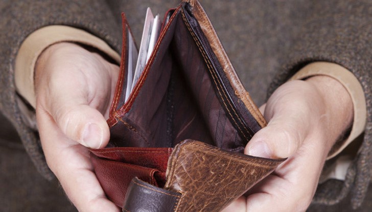 Необходимите средства за месечна издръжка са 557 лв. на месец на член от семейството Необходимите средства за месечна издръжка са 557 лв. на месец на член от семейството