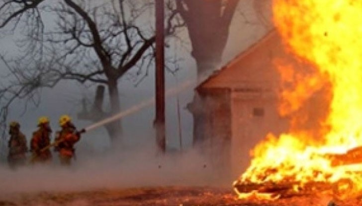 89-годишната Р. Я. е с опасност за живота след пожар в дома й в Обзор