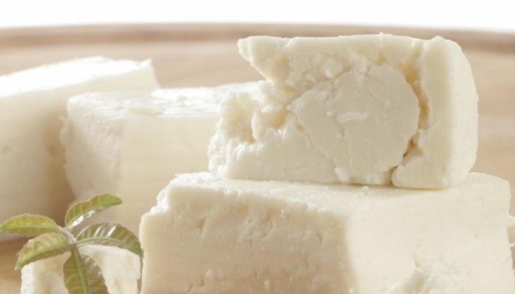 Производители добавят ензими в суровината за сирене, за да пести от мляко