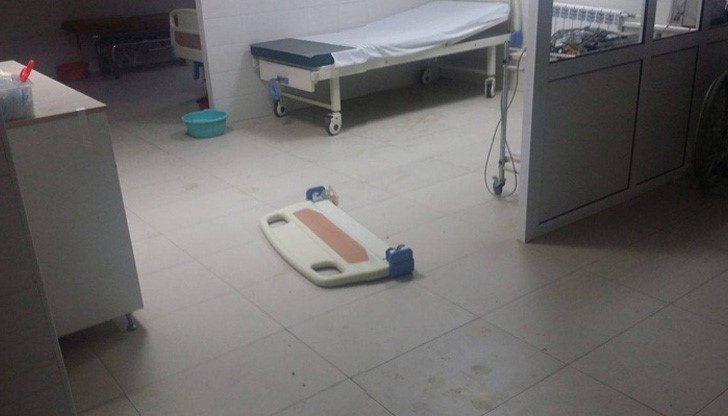 Сред пострадалите лекари е и шефът на Спешно отделение доктор Апостол Терзиев Сред пострадалите лекари е и шефът на Спешно отделение доктор Апостол Терзиев