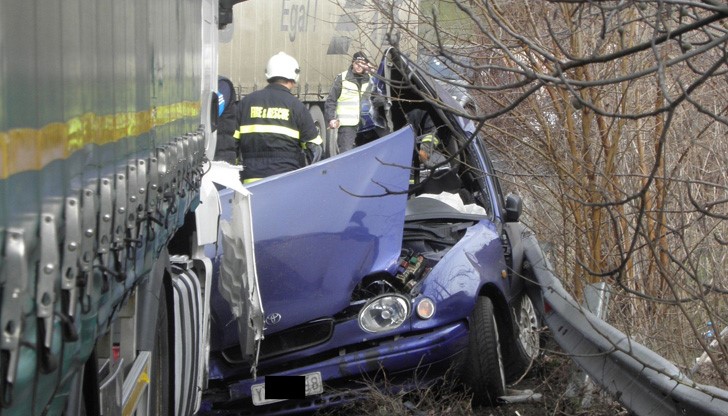 Към мястото са изпратени екипи на полицията и пожарната /снимката е илюстративна/ Към мястото са изпратени екипи на полицията и пожарната /снимката е илюстративна/