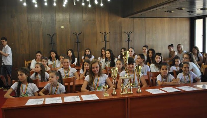 В навечерието на 1 юни, в Общината гостуваха децата от клуба по ушу и балет „Импулс“ към Младежкия дом, както и  студио за модерен балет „Фрийдъм“