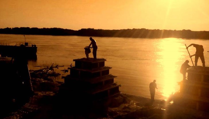 700 тона пясък вече са на терена на Международен фестивал на пясъчни скулптури в Русе 700 тона пясък вече са на терена на Международен фестивал на пясъчни скулптури в Русе