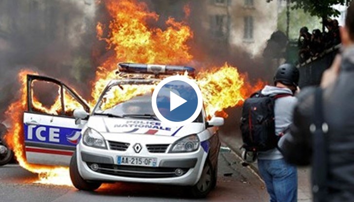 Запалиха полицейски автомобил в центъра на Париж