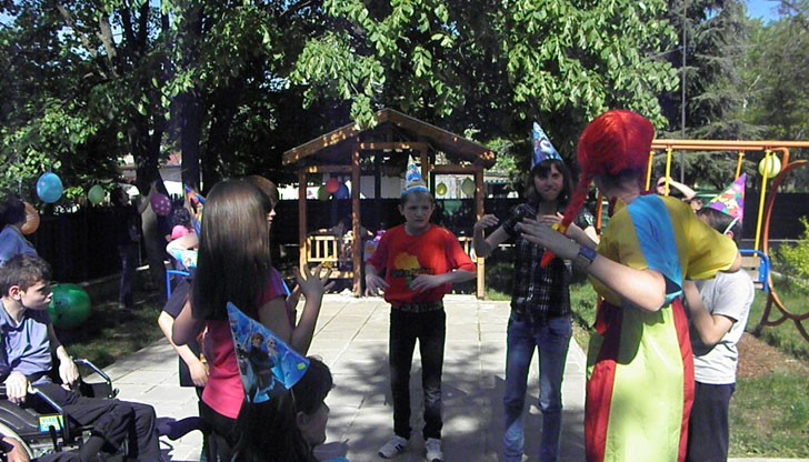 По време на фестивала гостите ще имат възможност да закупят специално изработени от деца сувенири