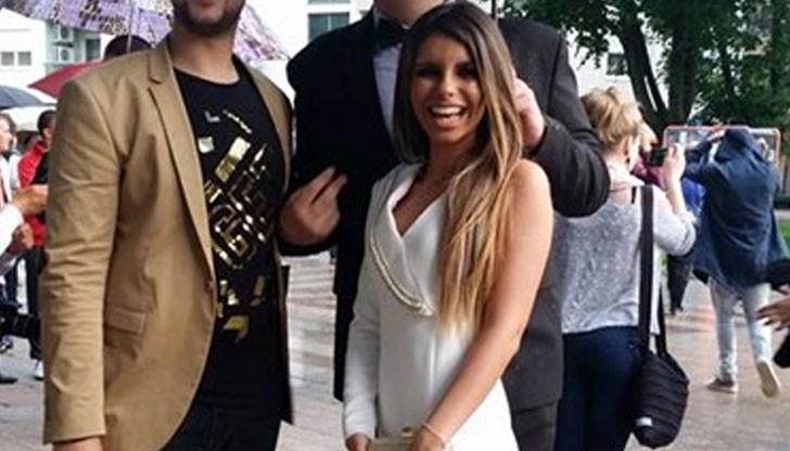 Дивна е с тоалет на дизайнерката София Борисова - стилна бяла рокля