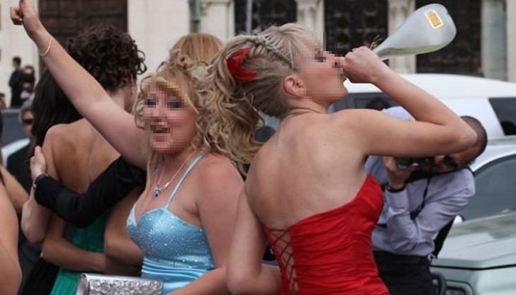 Абитуриентските балове се превърнаха в тотален кич и простотия Абитуриентските балове се превърнаха в тотален кич и простотия