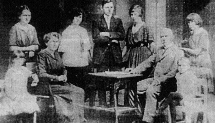 Младежите започнаха кампания за запознаване на русенци с видните личности от историята на града Младежите започнаха кампания за запознаване на русенци с видните личности от историята на града