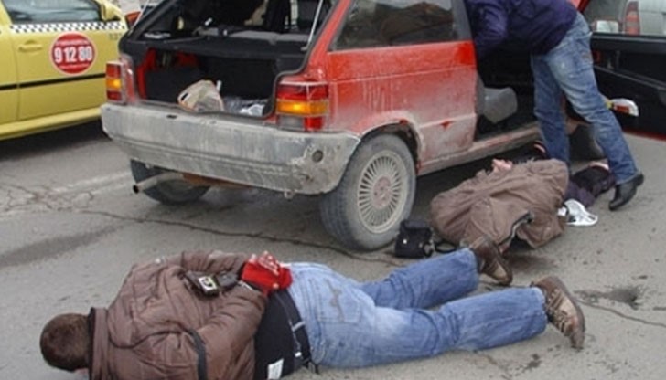 Полицията в Бургас при проверка открива торба с марихуана в „Опел Корса”