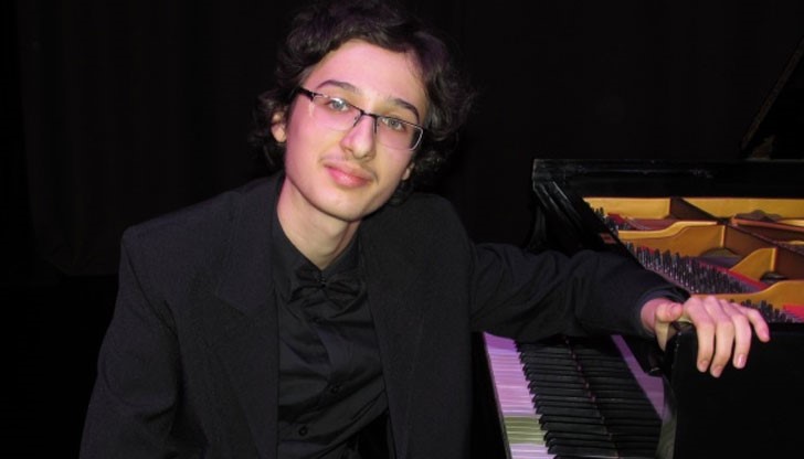 14-годишният пианист спечели трета награда в Международния музикален конкурс „ E-muse“