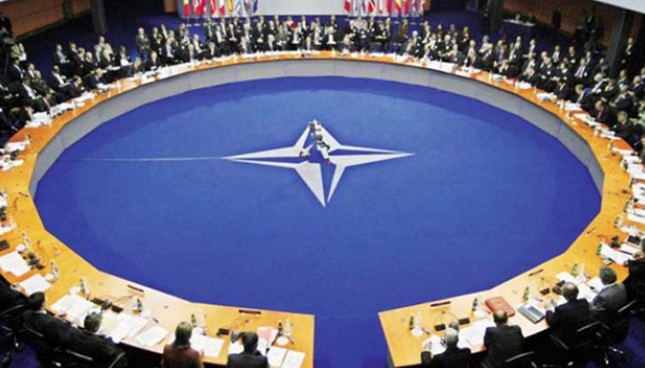 Официалната церемония по подписването на протокола днес постави началото на двудневна среща на външните министри на алианса в Брюксел Официалната церемония по подписването на протокола днес постави началото на двудневна среща на външните министри на алианса в Брюксел