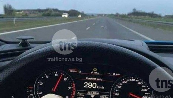 Младият шофьор е документирал гордостта си със селфи качено в социалните мрежи