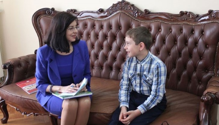 След като ученик написа отворено писмо на образователния министър, Меглена Кунева се съгласи да преразгледа графата "забележка" в ученическия бележник След като ученик написа отворено писмо на образователния министър, Меглена Кунева се съгласи да преразгледа графата "забележка" в ученическия бележник