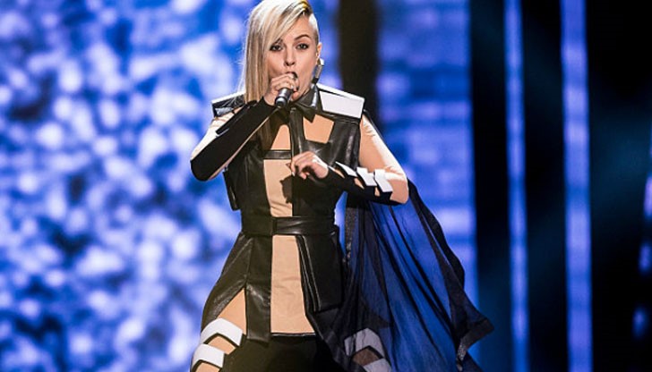 Учителка от айтоско училище използва тънкостите в нашумялата песен за обучение на осмокласниците