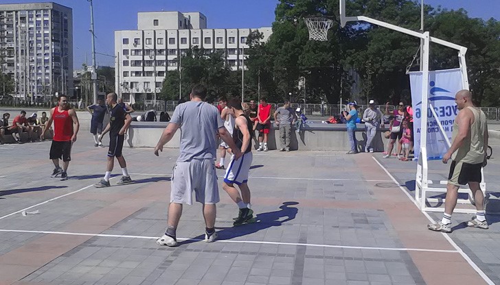 В турнира по баскетбол взеха участие 6 отбора, които включват членове на учителски колетктиви