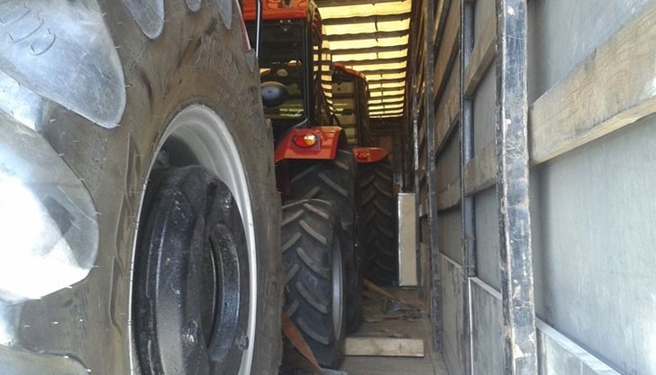 Гранични полицаи откриха с газ-анализатор 20 незаконни имигранти на ГКПП-Лесово