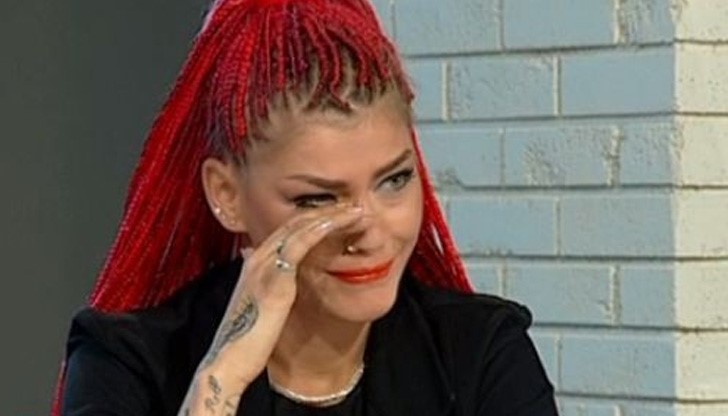 Скандалната певица е пробвала да сложи край на живота си, като се нагълта с приспивателни хапчета Скандалната певица е пробвала да сложи край на живота си, като се нагълта с приспивателни хапчета