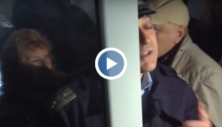 Хората са собственици на имоти, които са им продадени от строителния предприемач Явор Блъсков с ипотечна тежест