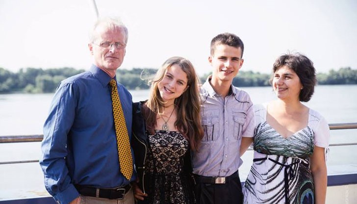 Идва в града край Дунав преди 16 години и се посвещава на децата, които също като него някога, са станали жертва на стереотипите