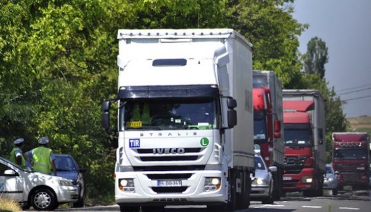 В момента такъв контрол се осъществява над камионите с горива