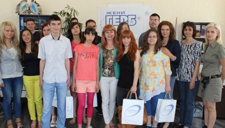 Жени ГЕРБ - Русе организират благотворителна вечер в подкрепа на абитуринти в неравностойно положение / Снимката е архивна Жени ГЕРБ - Русе организират благотворителна вечер в подкрепа на абитуринти в неравностойно положение / Снимката е архивна