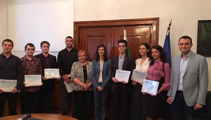 На тържествена церемония в Русенския университет „Ангел Кънчев“ бяха връчени отличията на най-добрите студенти На тържествена церемония в Русенския университет „Ангел Кънчев“ бяха връчени отличията на най-добрите студенти