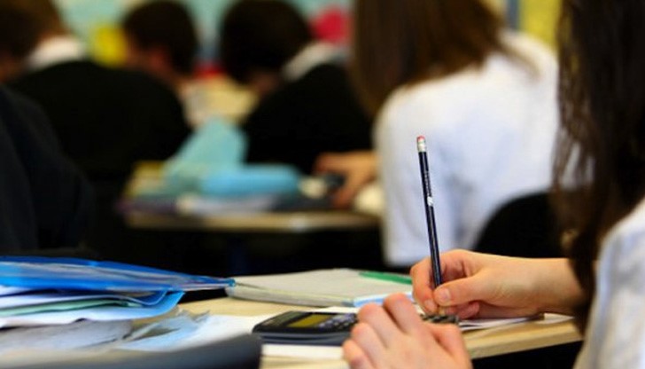 Заместник-министърът призова учениците да разчитат на знанията си Заместник-министърът призова учениците да разчитат на знанията си