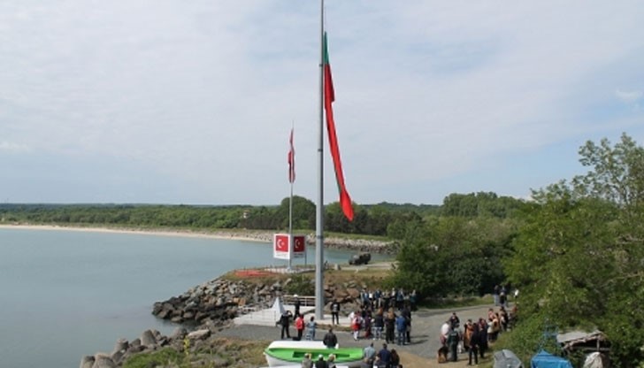 Трибагреникът се вее в пограничното село Резово