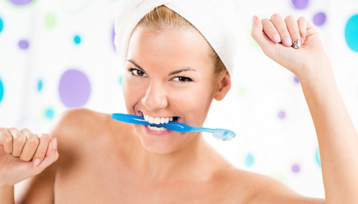 В устната кухина постоянно живеят между 100 и 200 вида бактерии