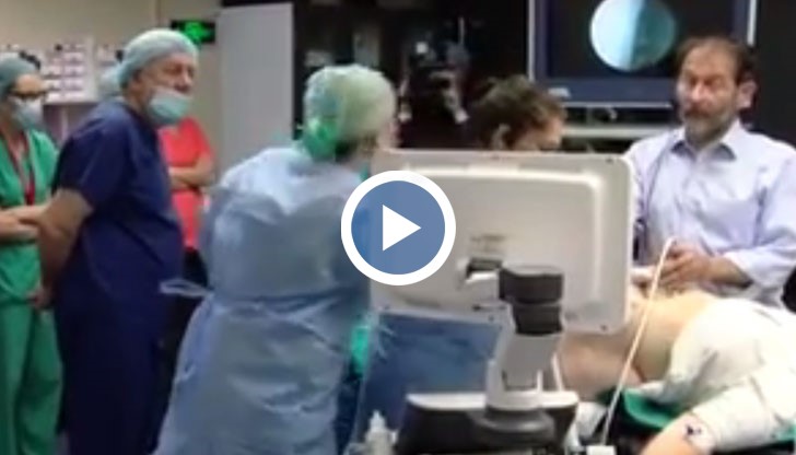 Спасиха бебе в корема на майка му при вътреутробна операция