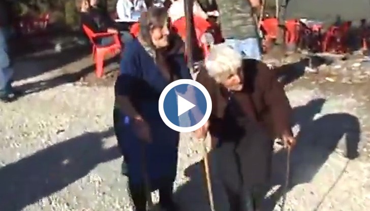 Само за няколко дни клипчето има хиляди гледания по целия свят