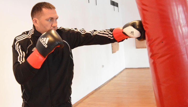 Българската звезда в бокса Кубрат Пулев анализира съперника си Дерек Чисора Българската звезда в бокса Кубрат Пулев анализира съперника си Дерек Чисора