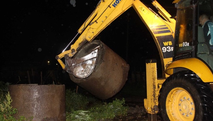 Откъснати села, паднали мостове е равносметката от няколкодневните валежи