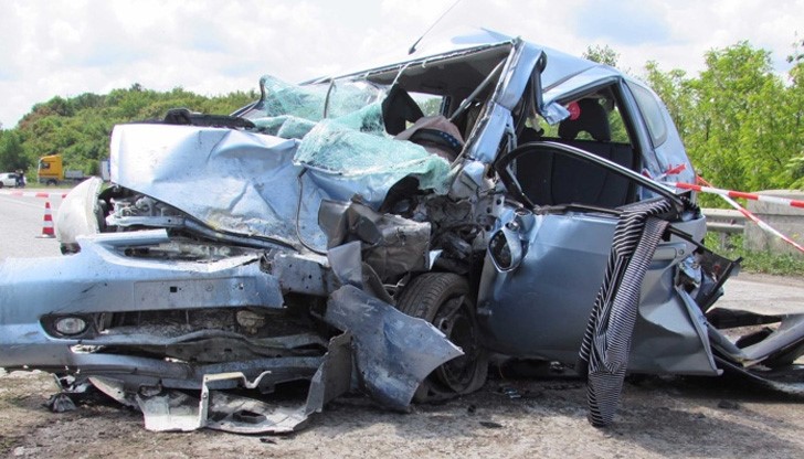 Наложило се е да се режат смачканите до неузнаваемост ламарини, за да измъкнат пострадалите