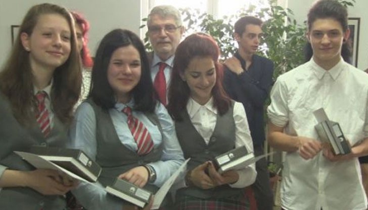 МОН дава, МОН взема!