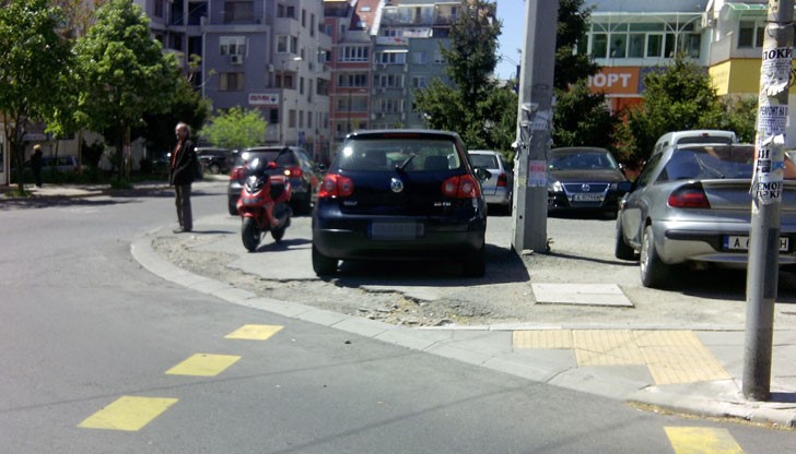 И в Бургас шофьорите паркират, където им скимне