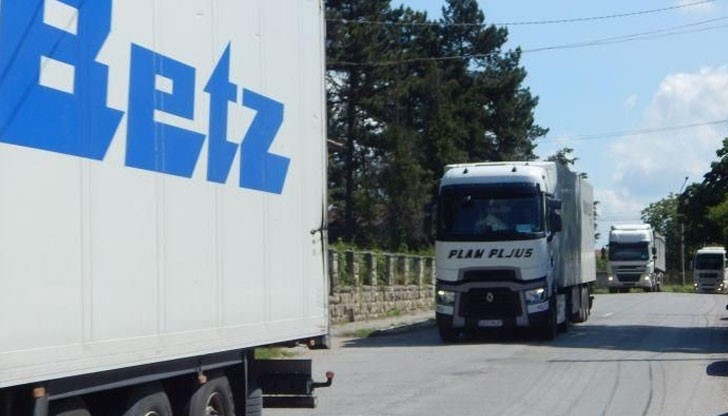 Причината за решението е пренасочването на трафика на тежки камиони през селото Причината за решението е пренасочването на трафика на тежки камиони през селото