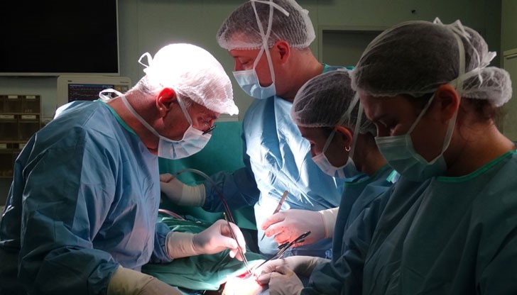 Англичанката запазила и двата си крака след три сложни операции на лекари в Бургас