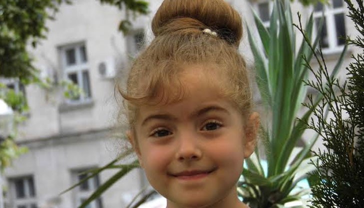 Малката Елица Камбурова ще пее на 15 май в полуфинала на шоуто