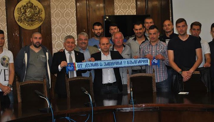 Поводът е, че след 25 години, „Дунав“ отново си завоюва място в „А“ група