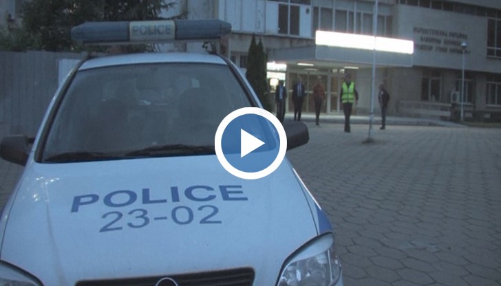 От две коли излезли роми с пръти и ножове, наръгали едното момче, а други били с палки и ритали с крака