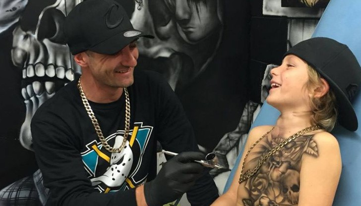 Бенджамин Лойд първо решил да провери реакциите на идеята си като публикувал във Фейсбук намеренията си