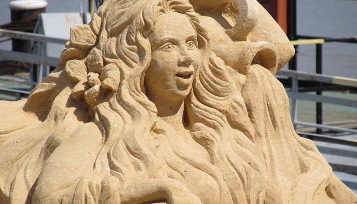 Скулптурите вече привличат чуждестранните туристи